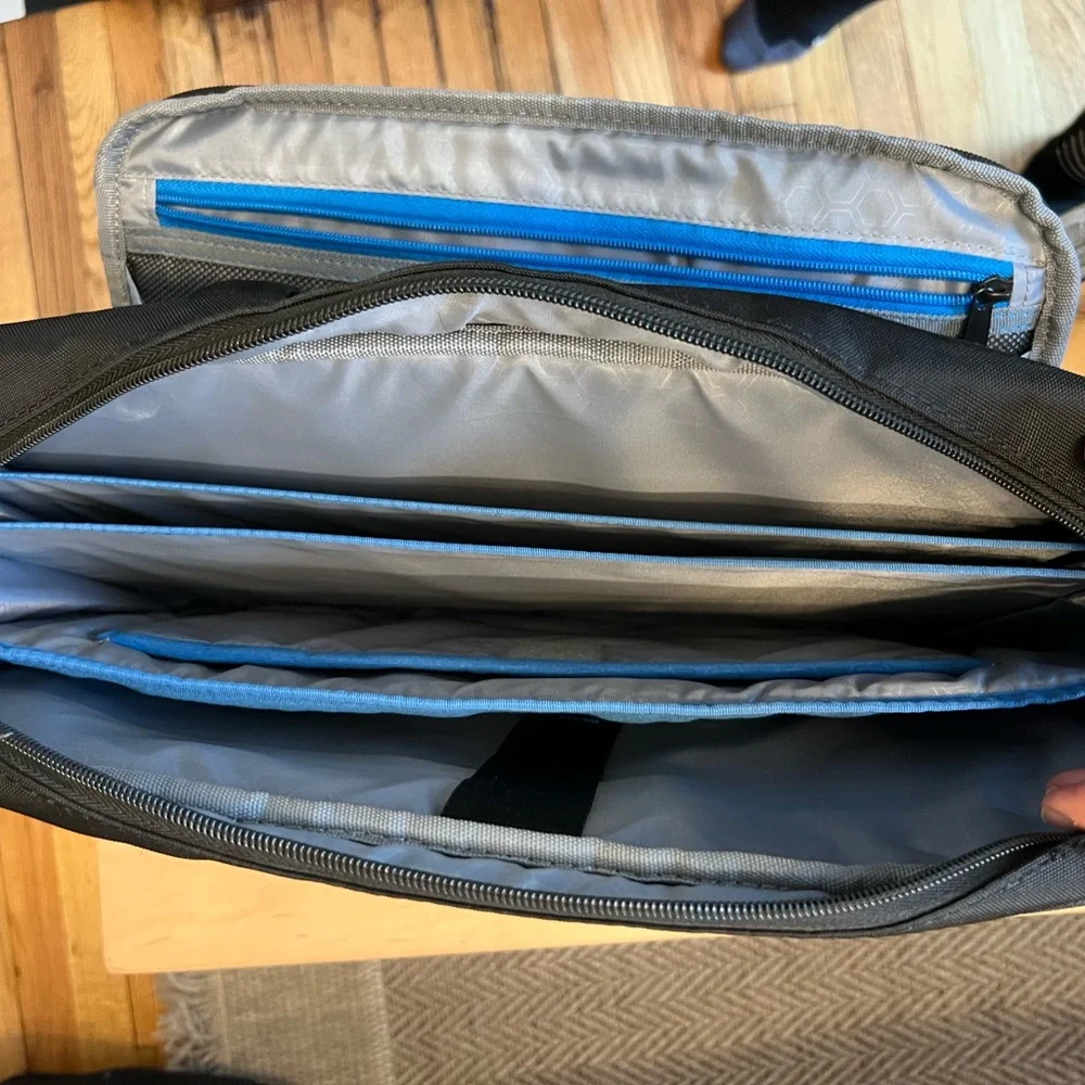 Dell Black Laptop Briefcase with Blue Zip Pull